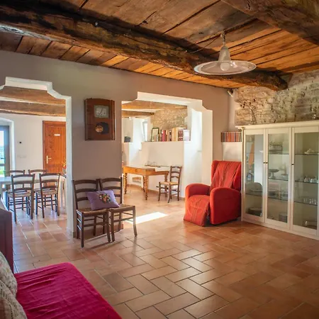 Holiday home Buon Vento, La Casa Dei Millefiori Un Magico Bouquet A Gubbio, Italy *