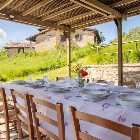 Buon Vento, La Casa Dei Millefiori Un Magico Bouquet A Gubbio, Italy Gubbio