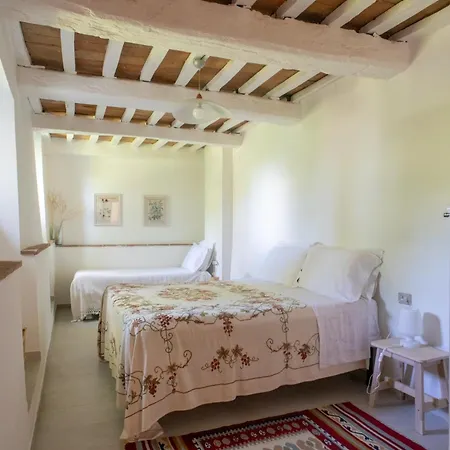 Buon Vento, La Casa Dei Millefiori Un Magico Bouquet A Gubbio, Italy Gubbio
