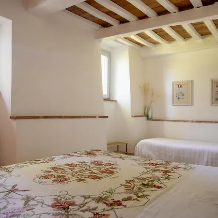 Buon Vento, La Casa Dei Millefiori Un Magico Bouquet A Gubbio, Italy * グッビオ